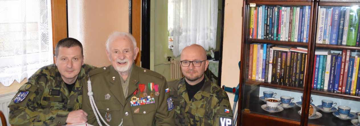 Vojenští policisté po boku rotmistra Knejfla