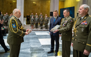 Žehnání nové publikace o Vojenské policii