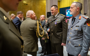 Udělení vyznamenání náčelníka Vojenské policie zahraničním hostům