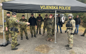 Feldjägeři na ukázkách u velitelství VP Tábor