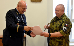 generálmajor Simon Michailidis a plukovník Jiří Roček