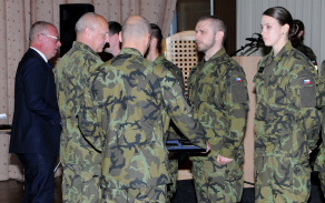 Slavnostní vyřazení posluchačů základního odborného kurzu Vojenské policie