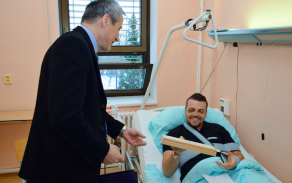 ministr obrany Martin Stropnický navštívil Lukáše Kvapila v ÚVN