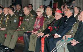pozvání přijala řada významných hostů včetně kardinála Dominika Duky