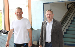 XX.IV SH NVP navštívil bývalý náčelník Vojenské policie brigádní generál v z. Vladimír Ložek (vpravo)