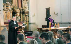 kaplani Vojenské policie kapitán Roman Lukáš a major David Tomčík (zleva)