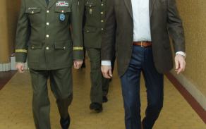 Ministr obrany za doprovodu ZNVP brigádního generála Pavla Chovančíka