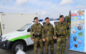 brigádní generál Pavel Kříž s velitelem sobotní akce podplukovníkem Janem Tučkem