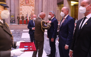 Ocenění pana ministra obrany Křížem Vojenské policie