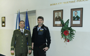 policejni_prezident_a_nacelnik_vp_u_padlych_vp.jpg