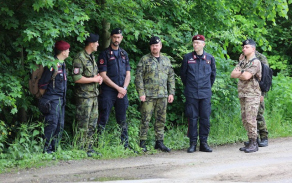 Příslušníci italských Carabinieri a české Vojenské policie