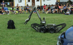 Pyrorobot při detekci neznámé výbušniny