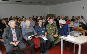 Vyhlášení výsledků - uprostřed ředitel Vojenské policie SK
